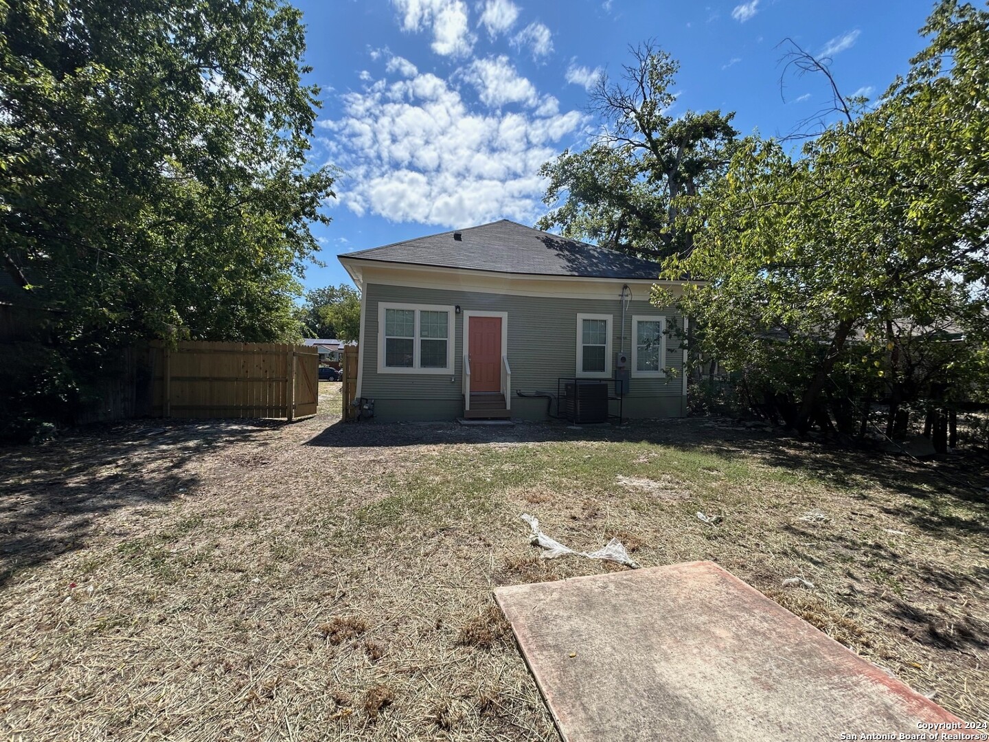 1135 W Ridgewood Court San Antonio TX 78201