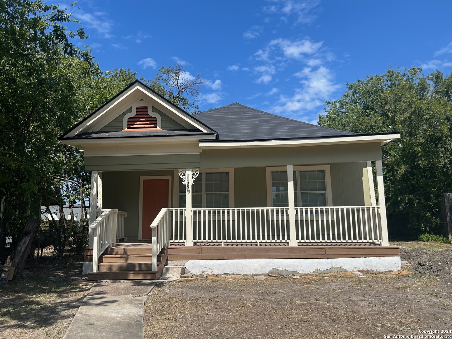 1135 W Ridgewood Court San Antonio TX 78201
