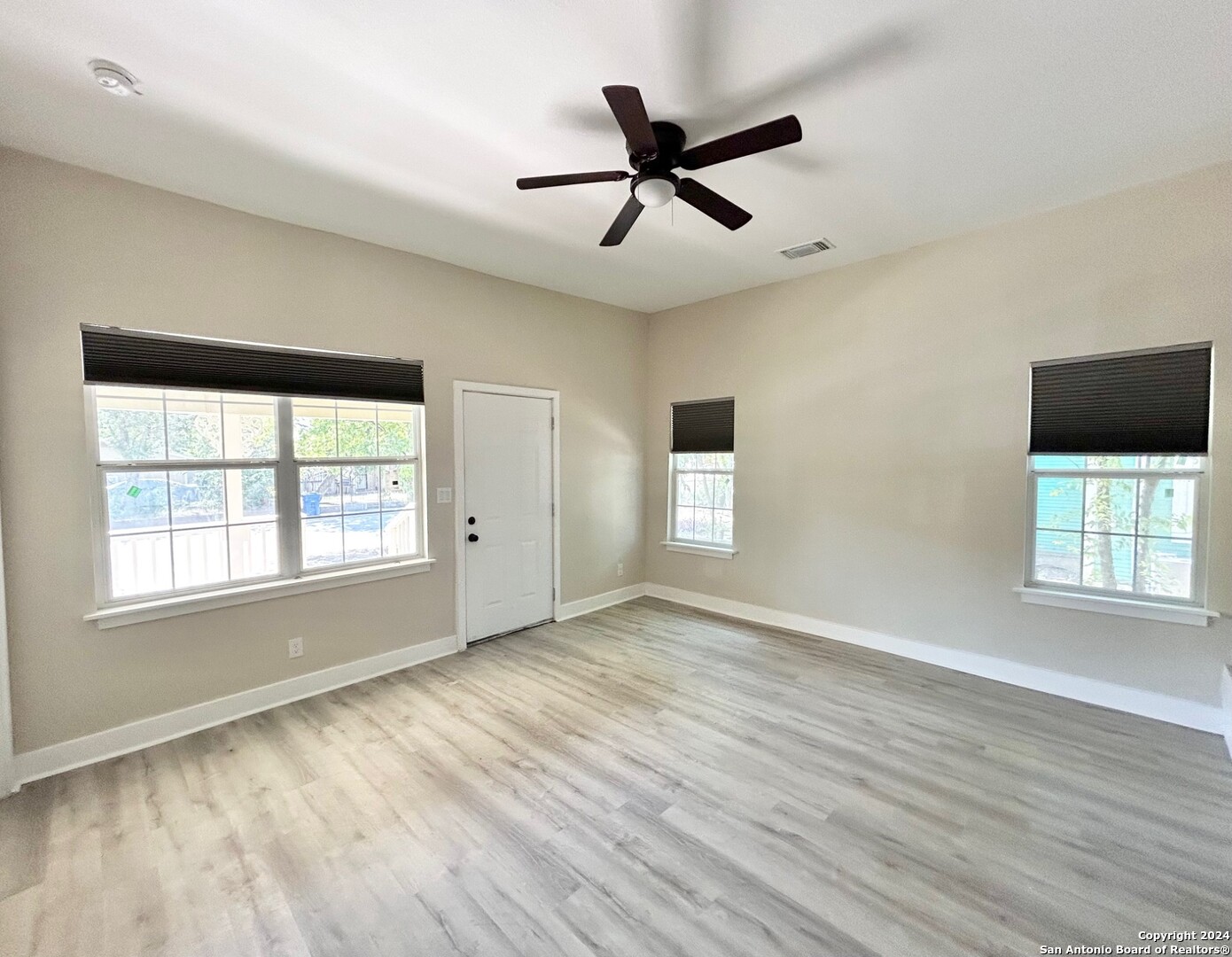 1135 W Ridgewood Court San Antonio TX 78201