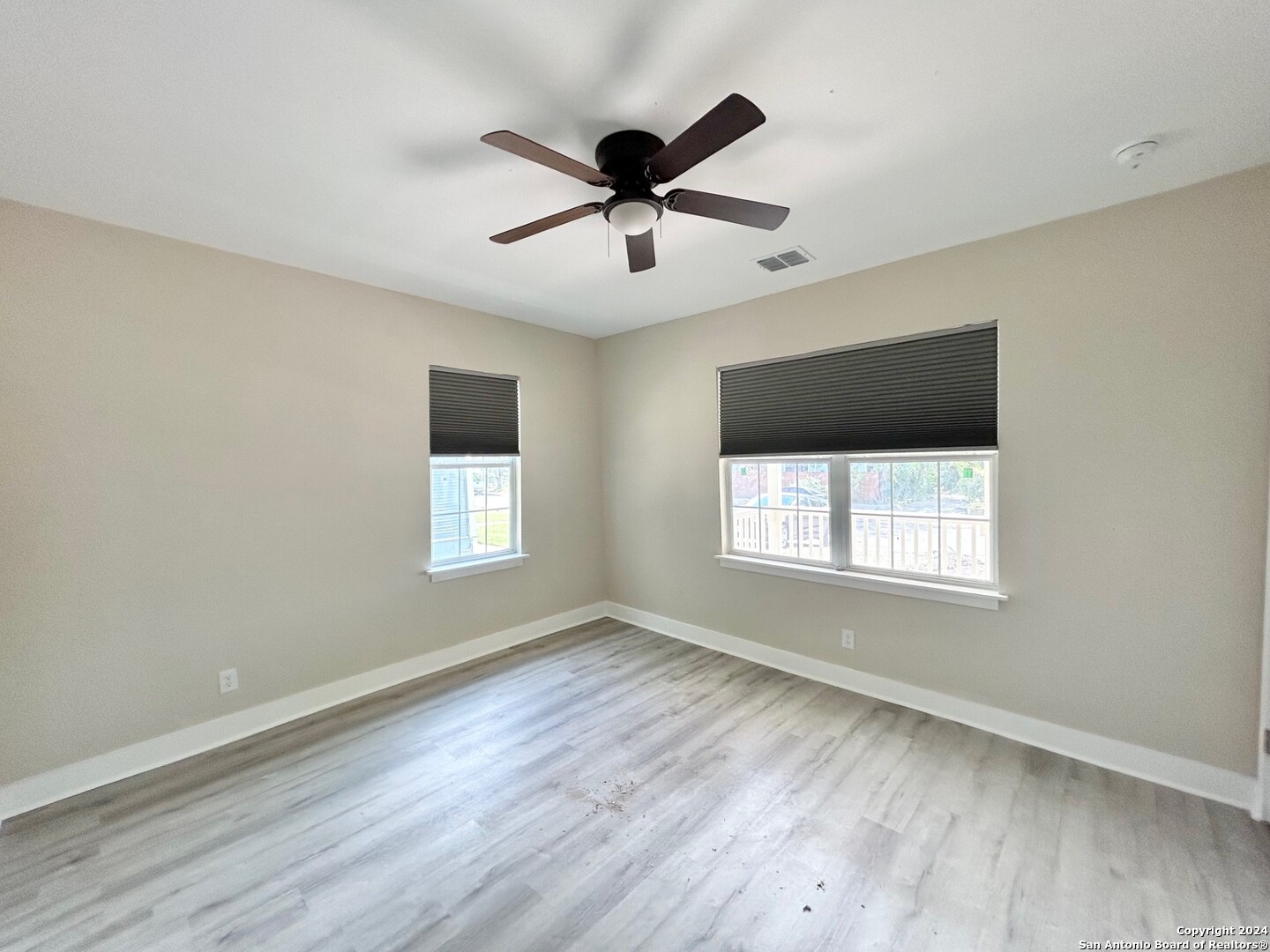 1135 W Ridgewood Court San Antonio TX 78201