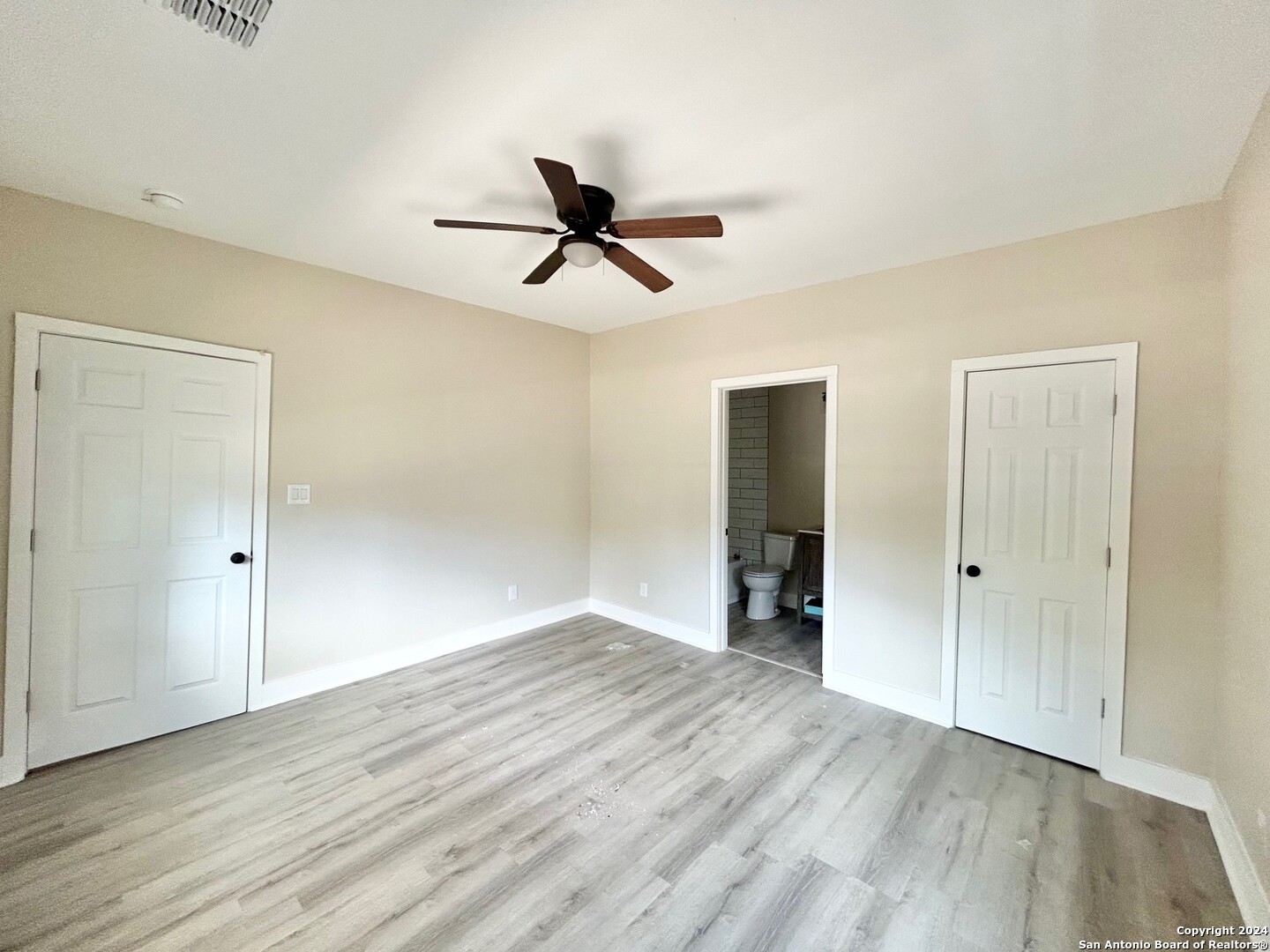 1135 W Ridgewood Court San Antonio TX 78201