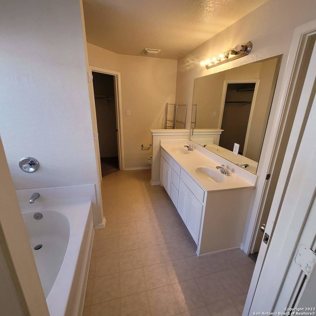 6503 Ithaca Forest San Antonio TX 78239