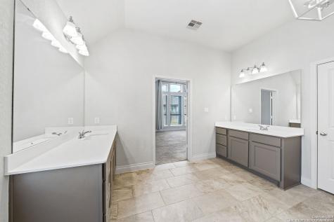 2981 Grove Way Seguin TX 78155