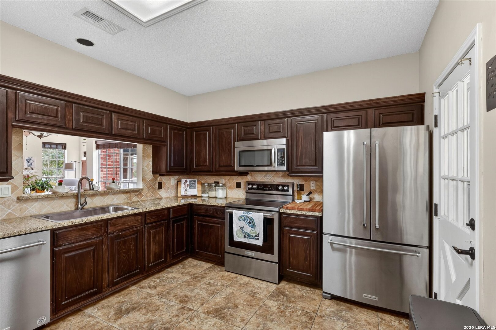 11211 Forest Rain Live Oak TX 78233
