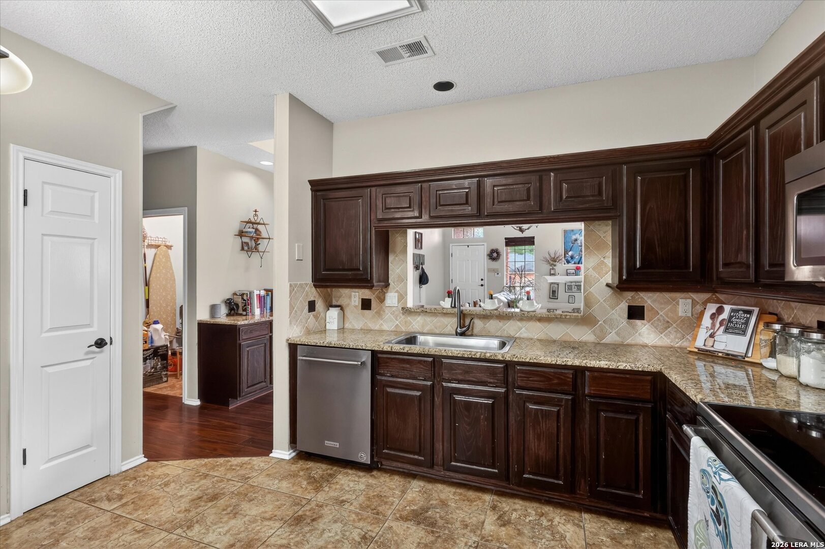 11211 Forest Rain Live Oak TX 78233