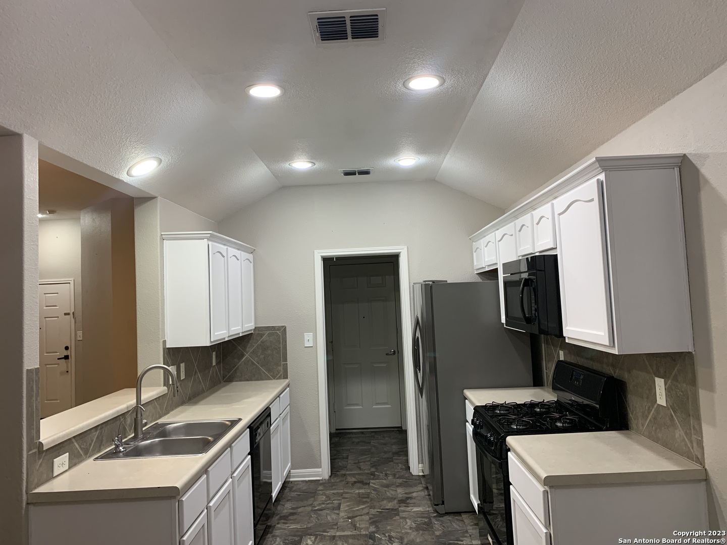 4618 Everett Loop Converse TX 78109