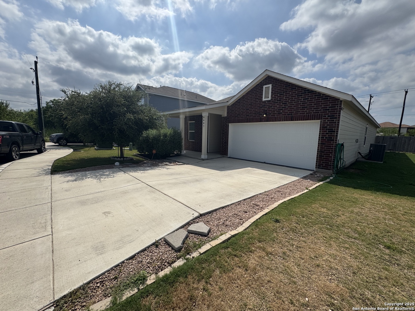 8607 Rock Meadow Converse TX 78109