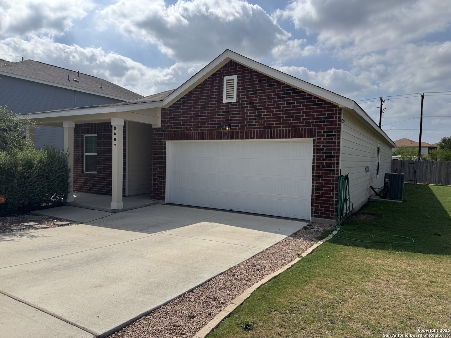8607 Rock Meadow Converse TX 78109