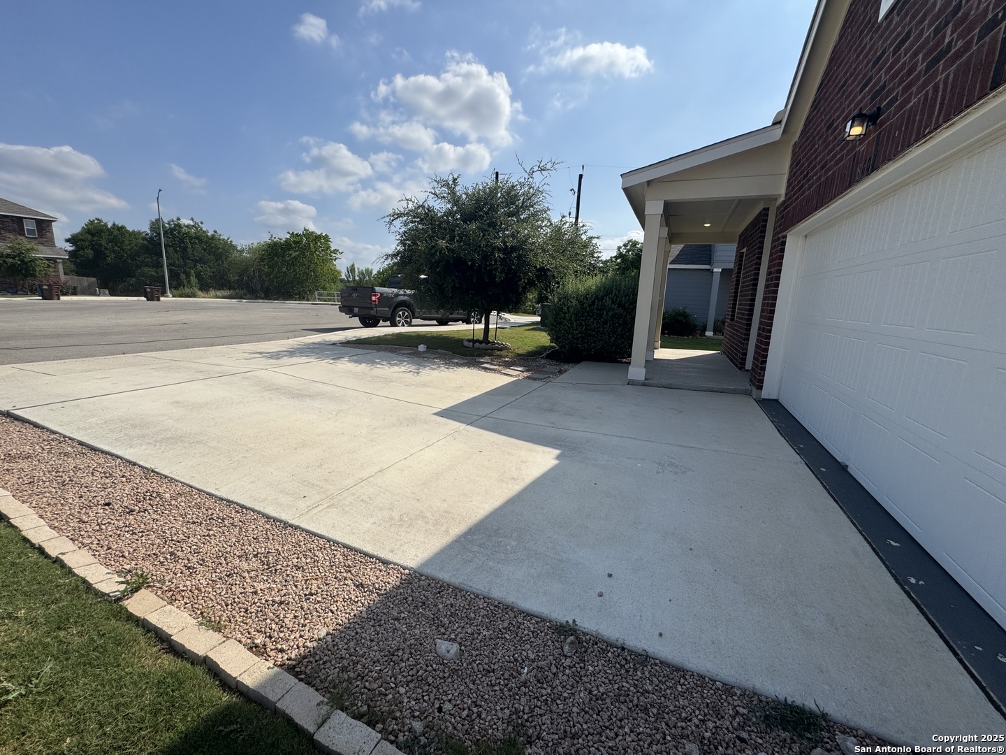 8607 Rock Meadow Converse TX 78109
