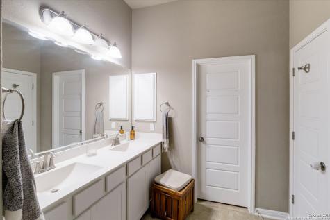 9815 Catell Boerne TX 78006