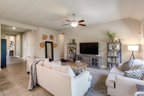 9815 Catell Boerne TX 78006