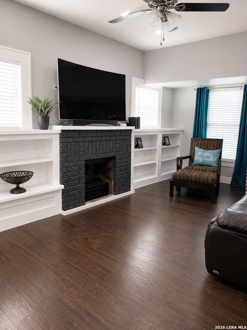 115 W White San Antonio TX 78214