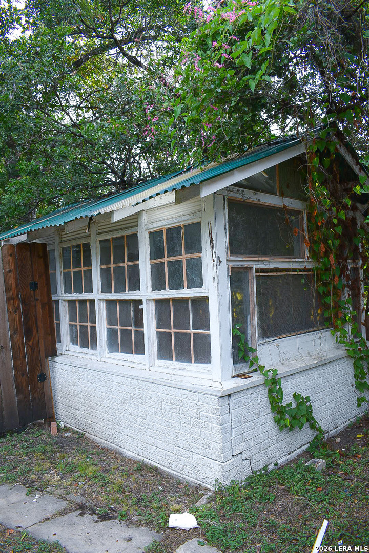 2246 E Houston Street San Antonio TX 78202
