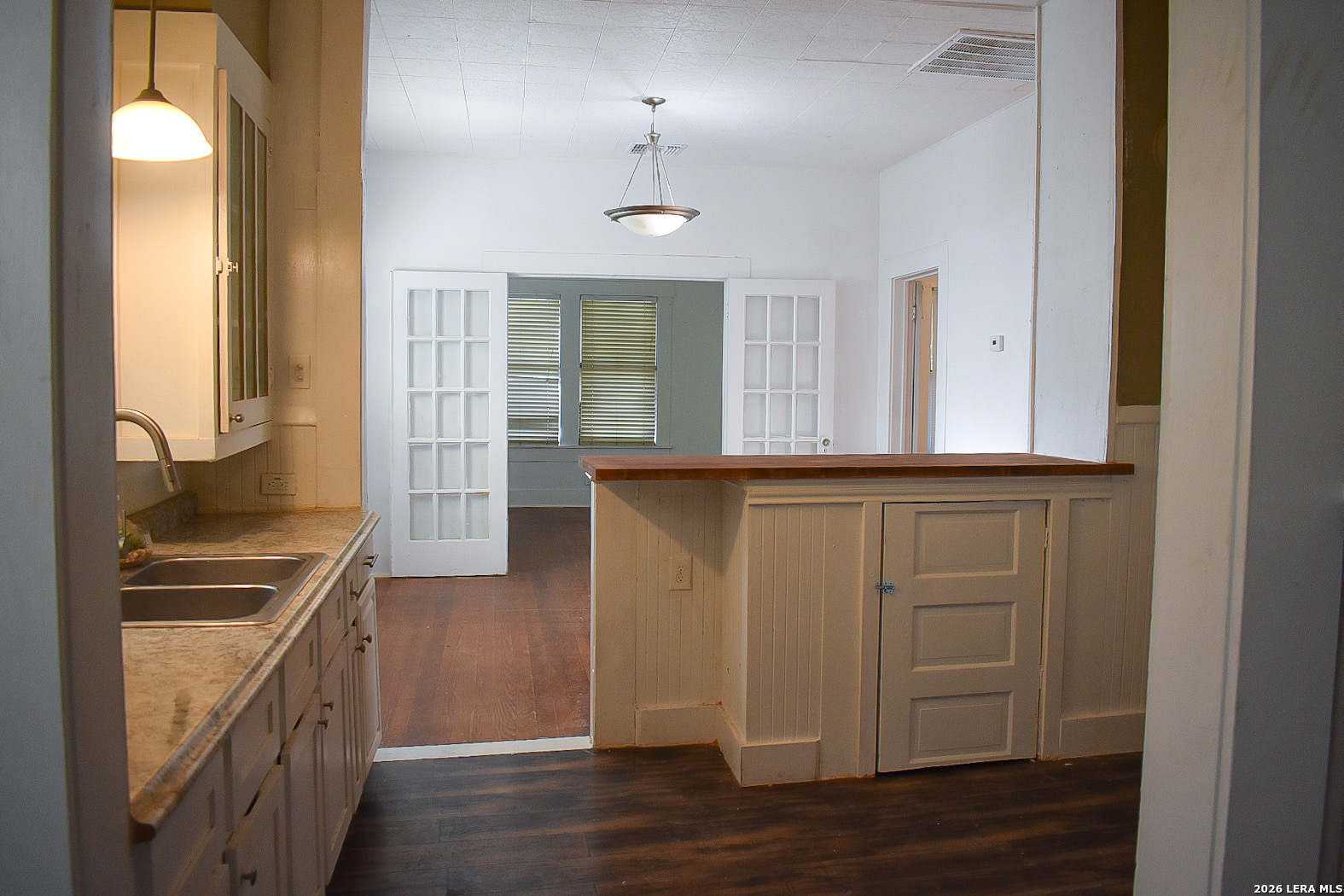 2246 E Houston Street San Antonio TX 78202