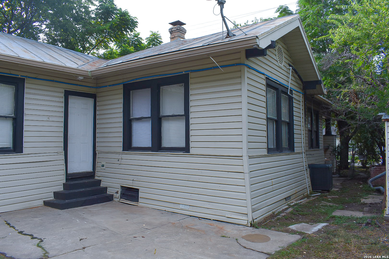 2246 E Houston Street San Antonio TX 78202