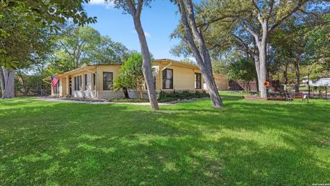 1049 Ivy Lane Terrell Hills TX 78209