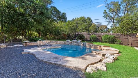 1049 Ivy Lane Terrell Hills TX 78209