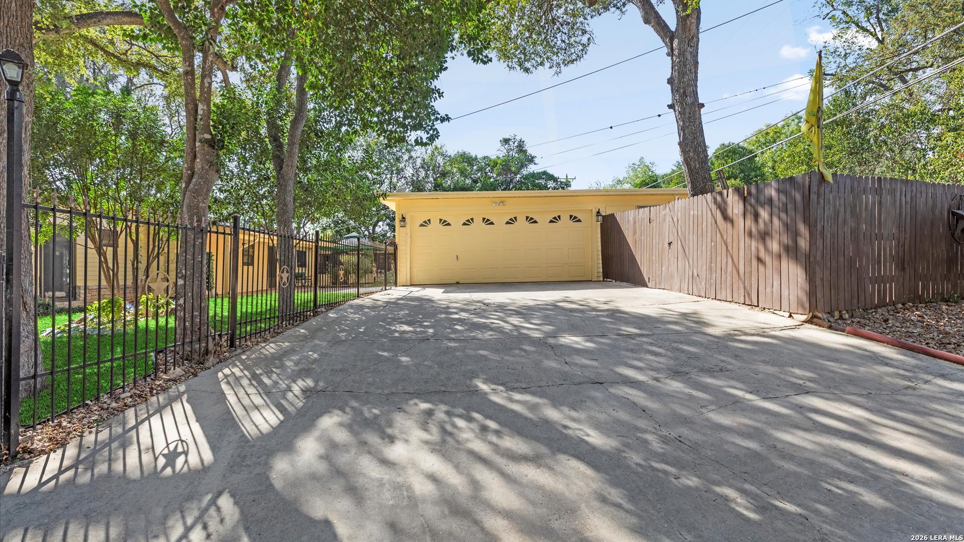 1049 Ivy Lane Terrell Hills TX 78209