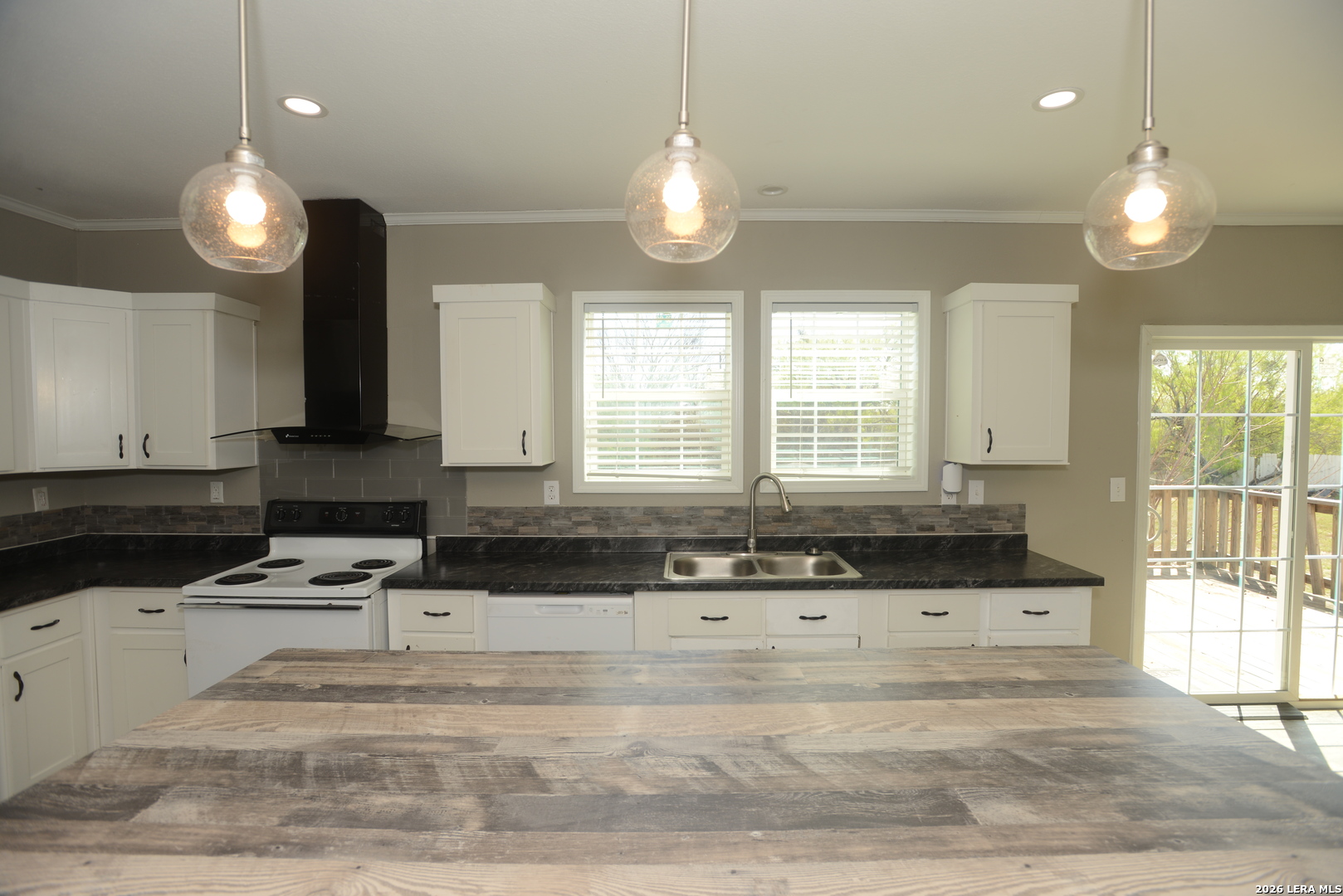 13598 Old Frio City Lytle TX 78052