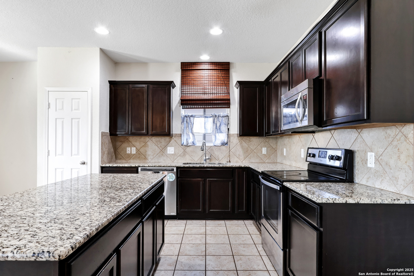 8811 Silver City San Antonio TX 78254