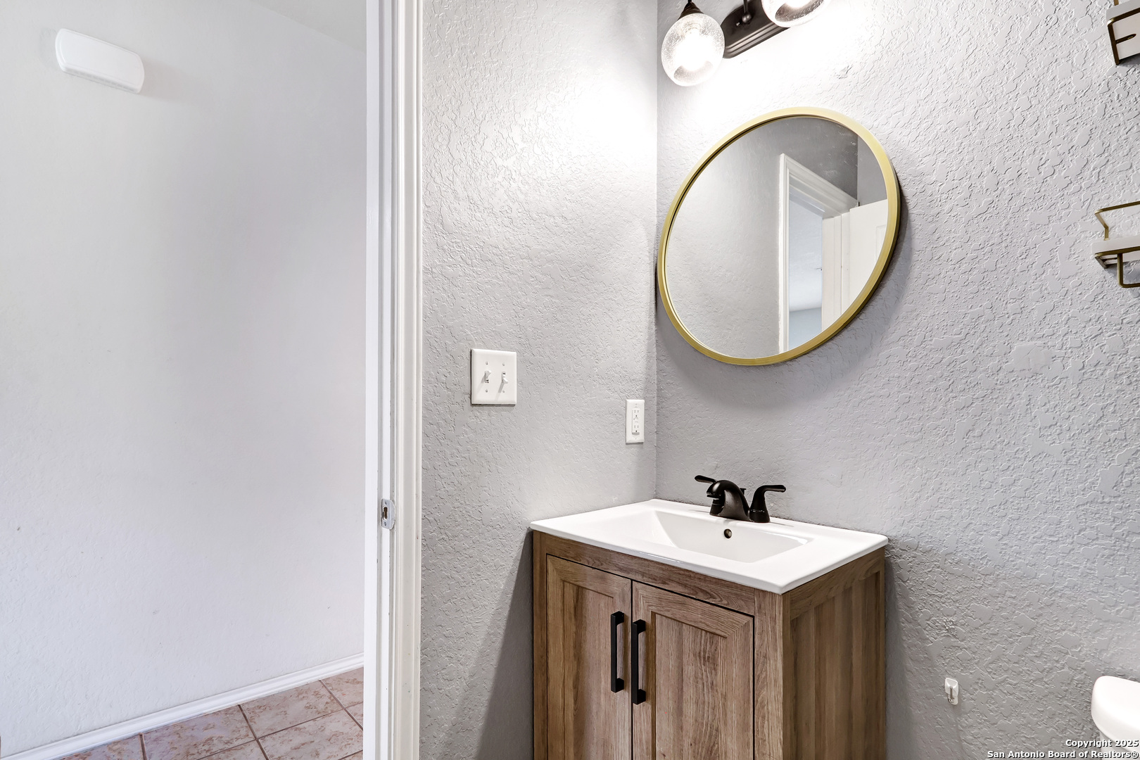 8811 Silver City San Antonio TX 78254