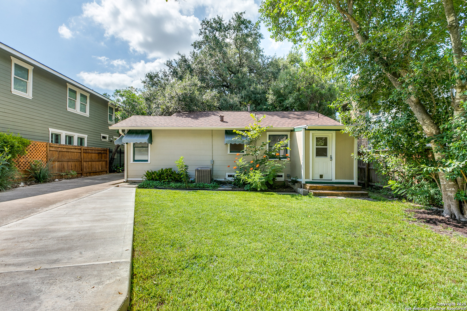 217 Corona Alamo Heights TX 78209