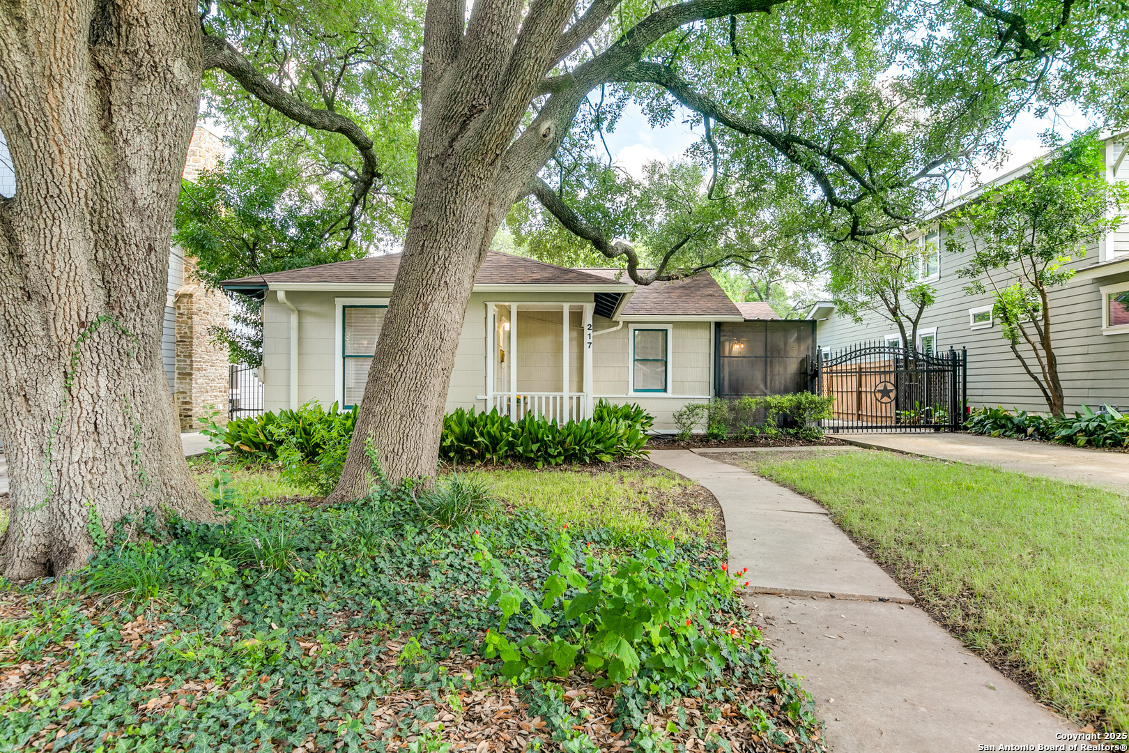 217 Corona Alamo Heights TX 78209