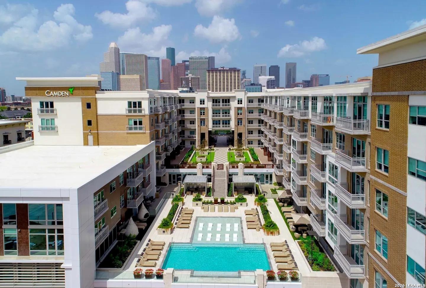 2727 Travis Street Houston TX 77006