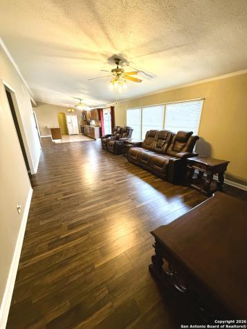 212 Thornton Lakehills TX 78063