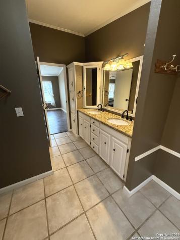 212 Thornton Lakehills TX 78063