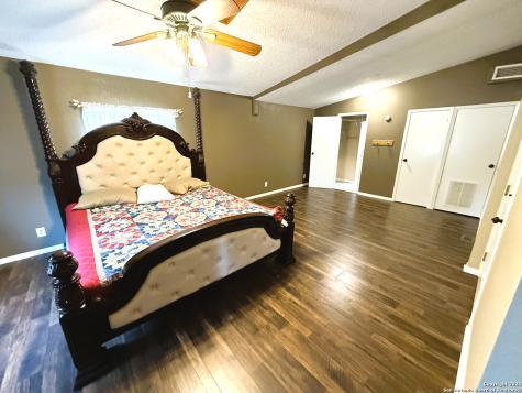 212 Thornton Lakehills TX 78063