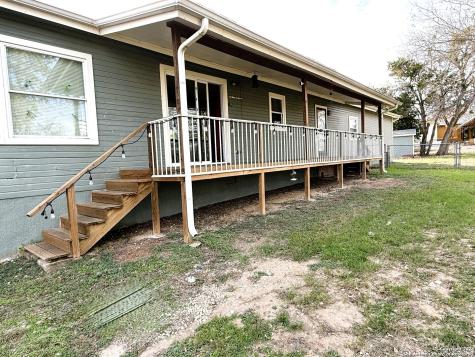 212 Thornton Lakehills TX 78063