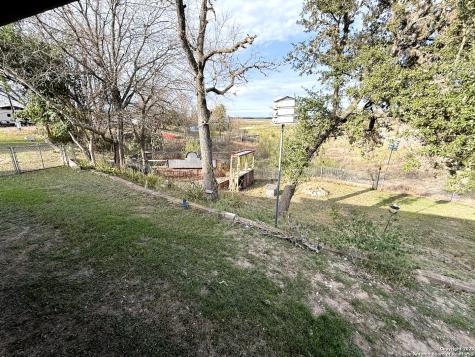 212 Thornton Lakehills TX 78063