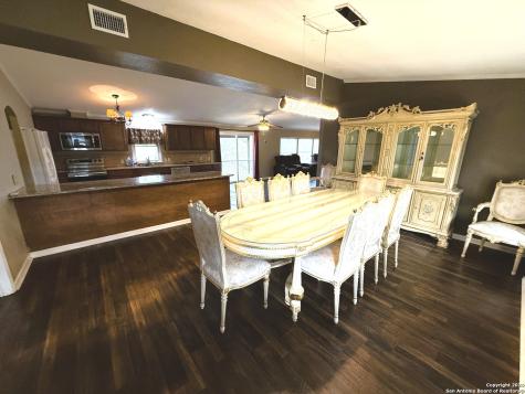 212 Thornton Lakehills TX 78063