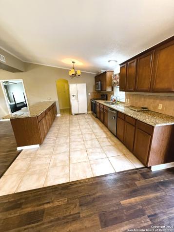 212 Thornton Lakehills TX 78063