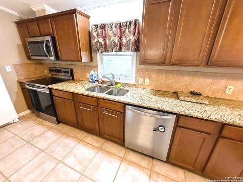 212 Thornton Lakehills TX 78063