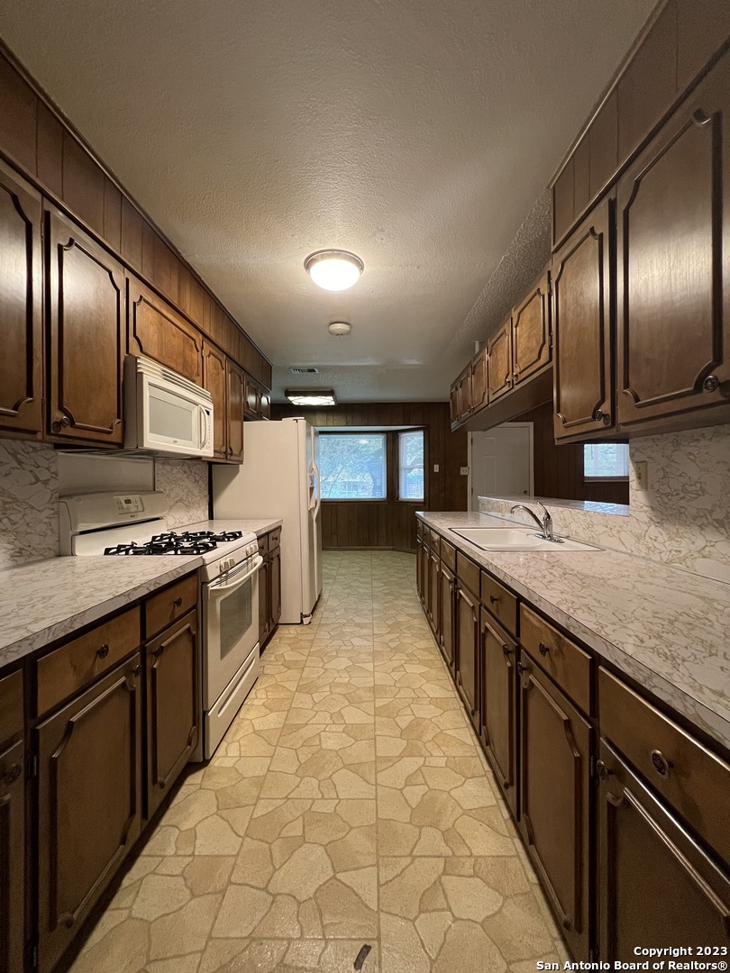1735 Donaldson Avenue San Antonio TX 78228