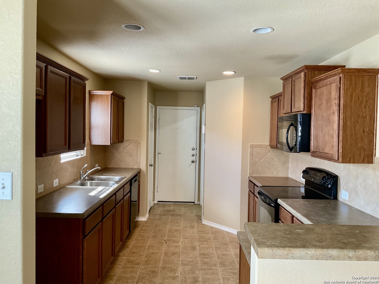 1422 Dove Bend San Antonio TX 78245