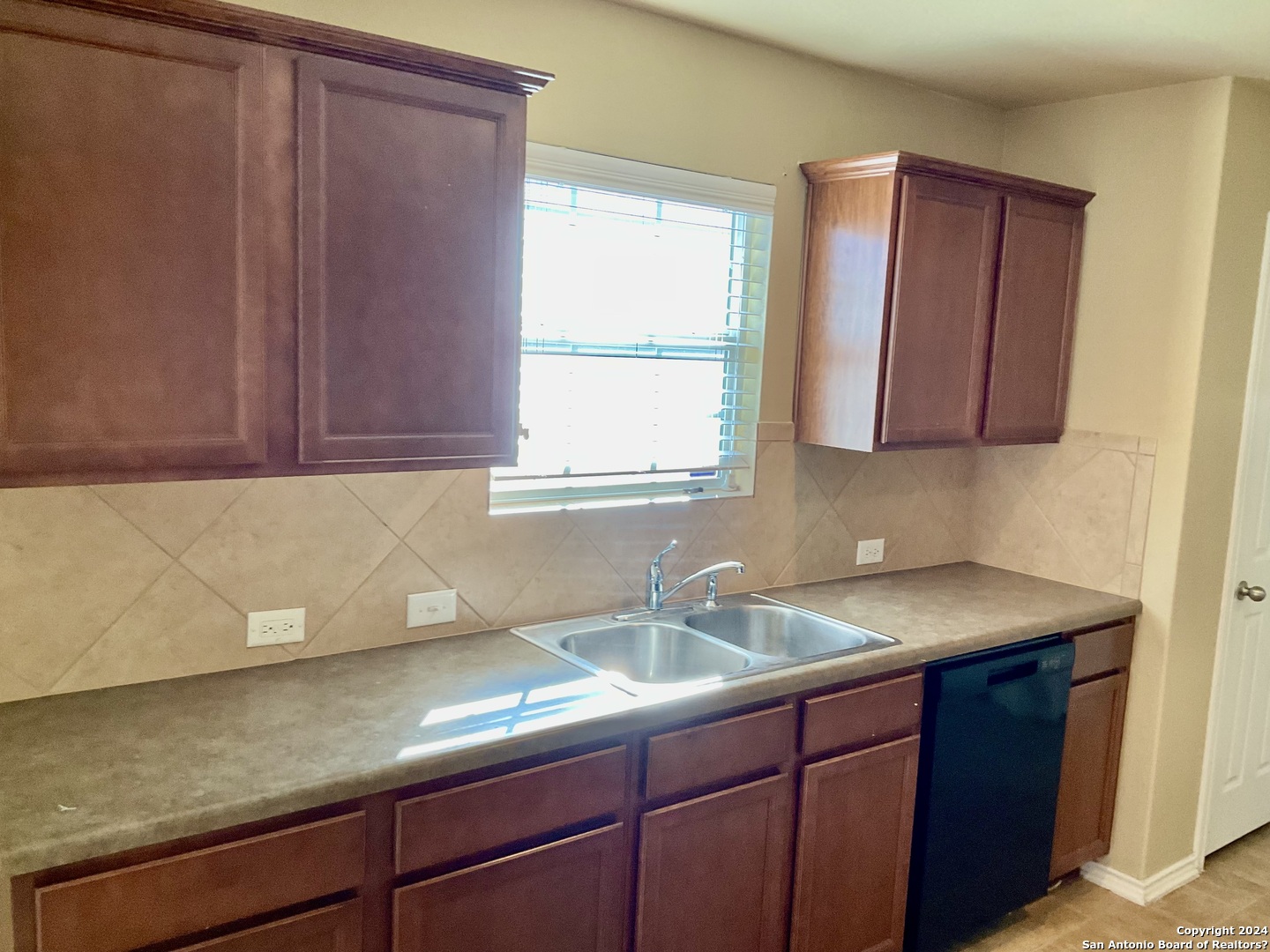 1422 Dove Bend San Antonio TX 78245