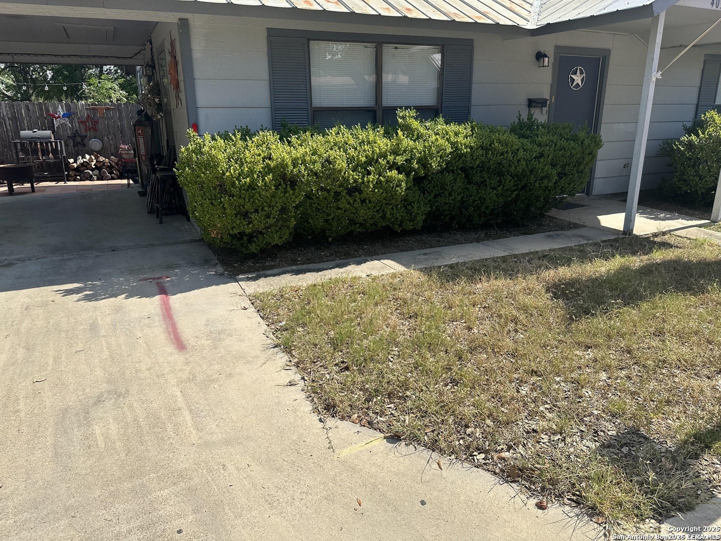 401 W Adams Pleasanton TX 78064