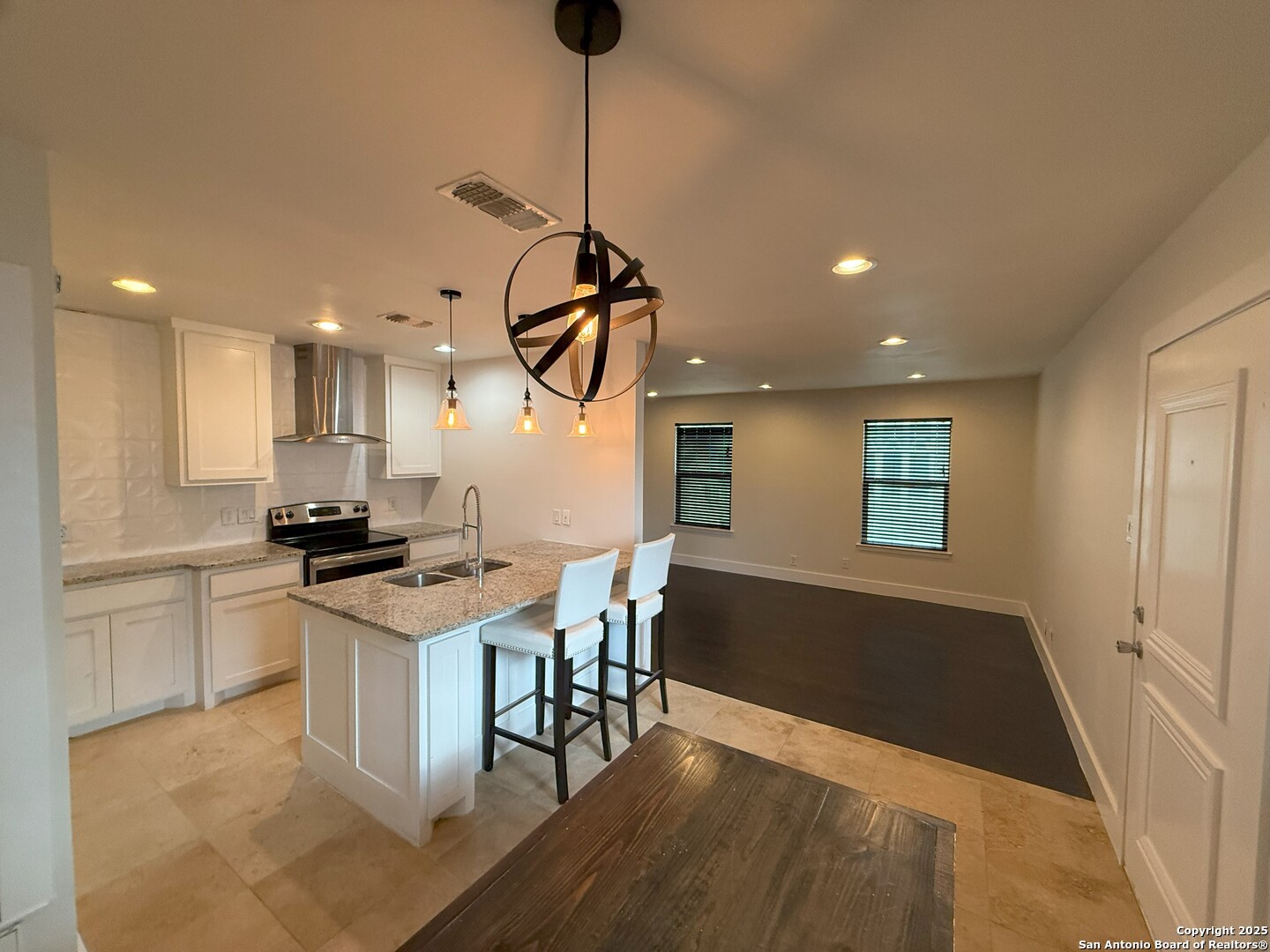 2811 Woodbury San Antonio TX 78217
