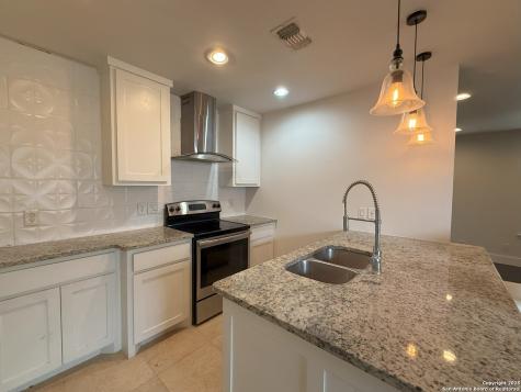 2811 Woodbury San Antonio TX 78217