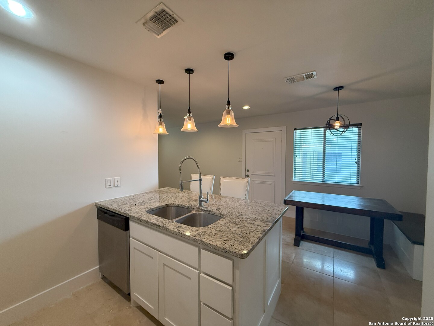 2811 Woodbury San Antonio TX 78217