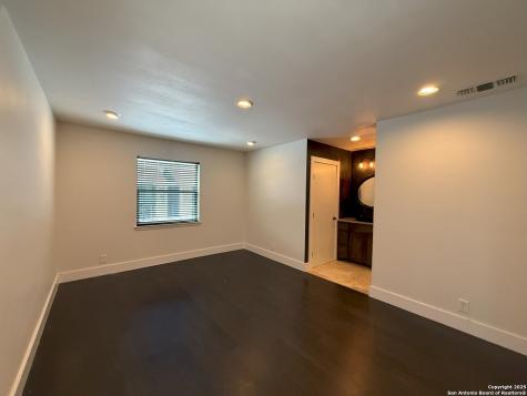 2811 Woodbury San Antonio TX 78217
