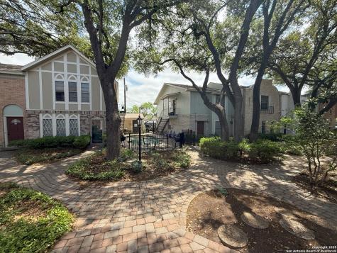 2811 Woodbury San Antonio TX 78217