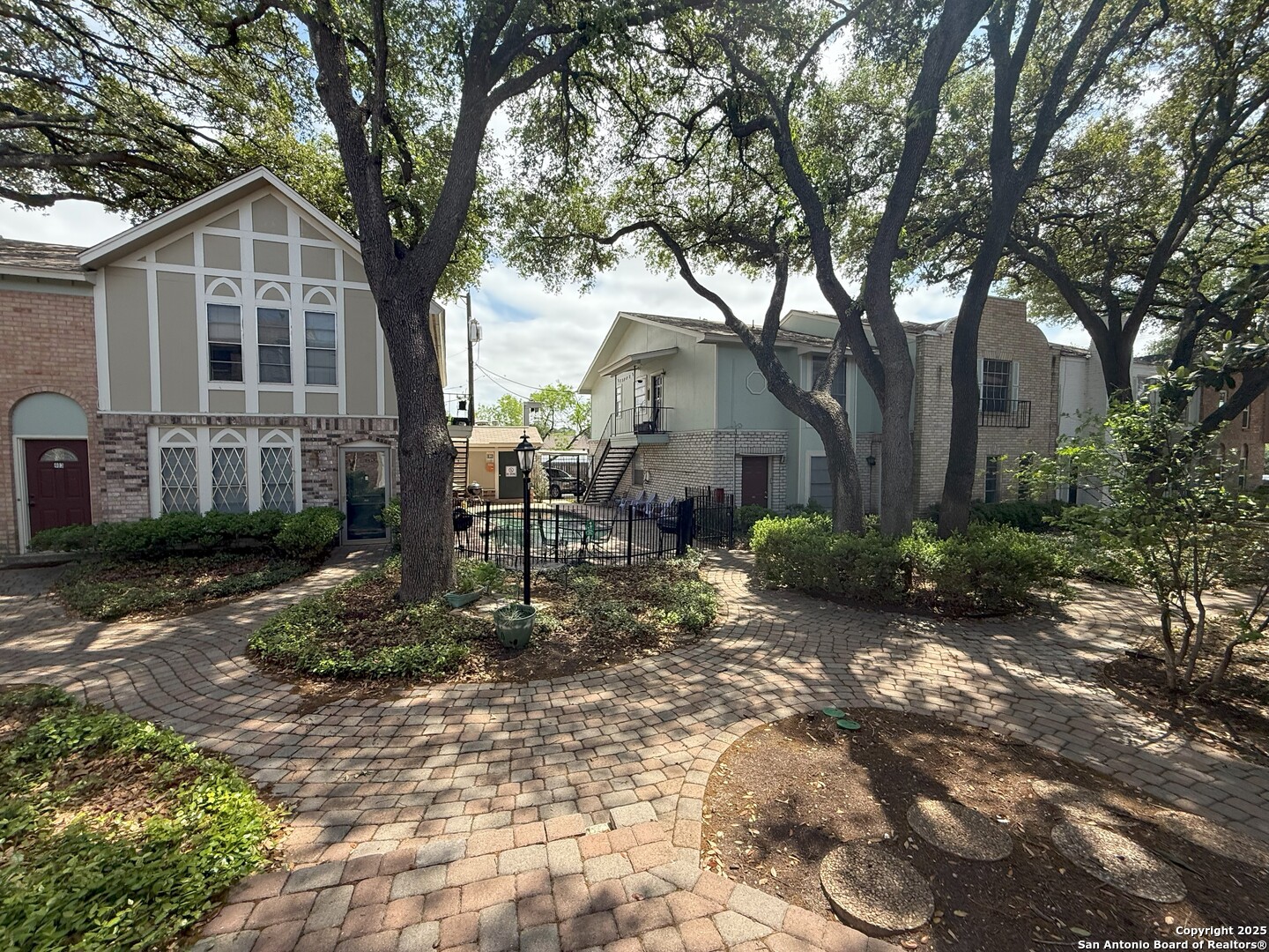 2811 Woodbury San Antonio TX 78217