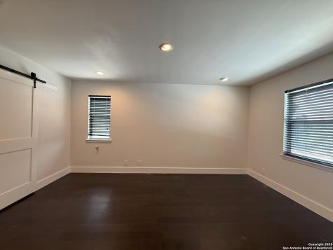 2811 Woodbury San Antonio TX 78217
