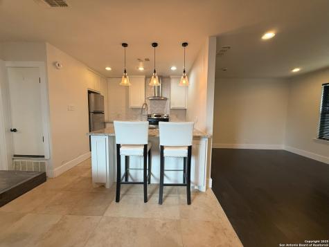 2811 Woodbury San Antonio TX 78217