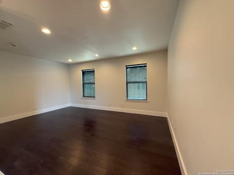 2811 Woodbury San Antonio TX 78217