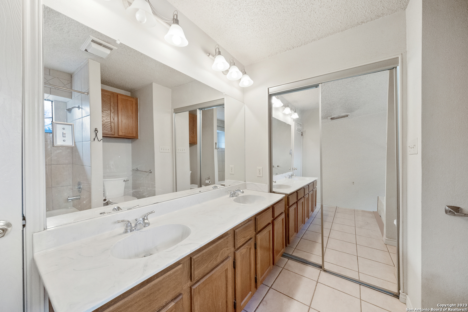 6302 Scrub Jay San Antonio TX 78240